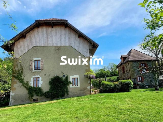 Corps de ferme rénové sur 11 000 m2 169m² Thusy
