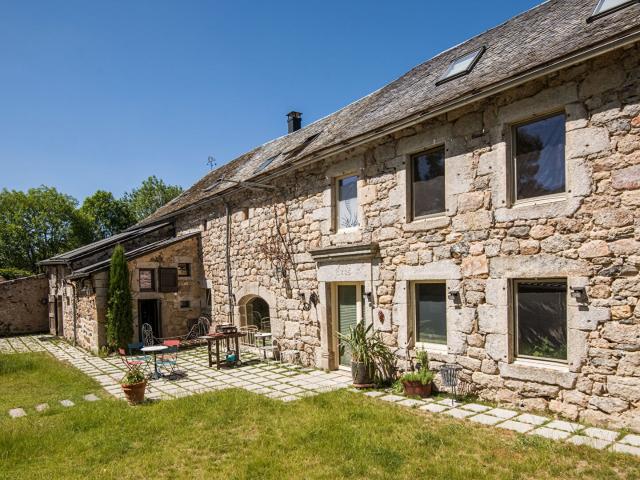 Corps de ferme restauré Idéal gîtes ou grande famille Go. 497m² Laguiole