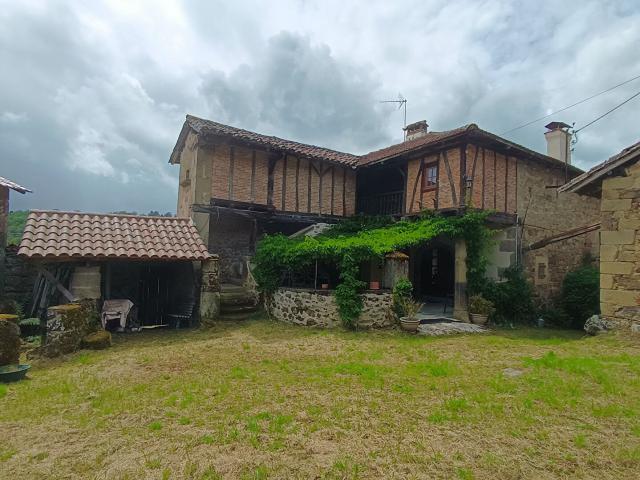 Corps de ferme sans nuisance 97m² Viazac