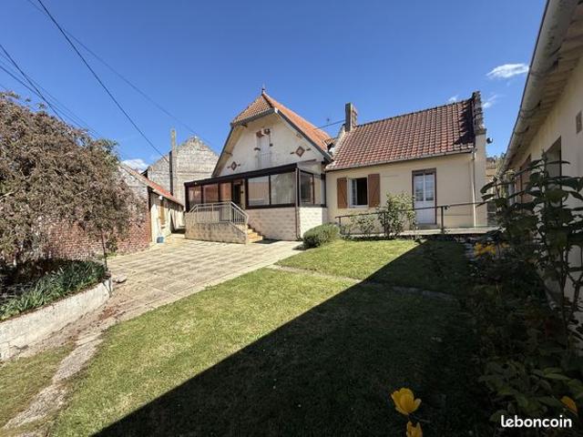Corps de ferme spacieux avec terrasse et jardin | 141m² | Parking
