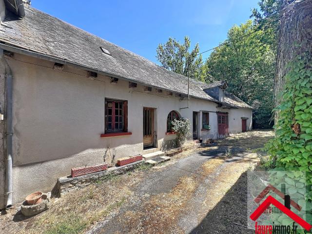 CORPS DE FERME SUR DONZENAC EN CORRÈZE