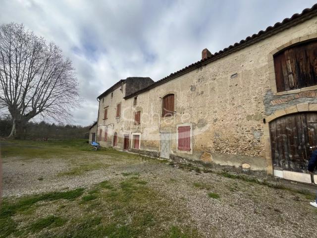 corps de ferme sur plus de 3000m² de terrain