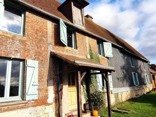 Corps de ferme sur presque 4 hectares dans la campagne normande