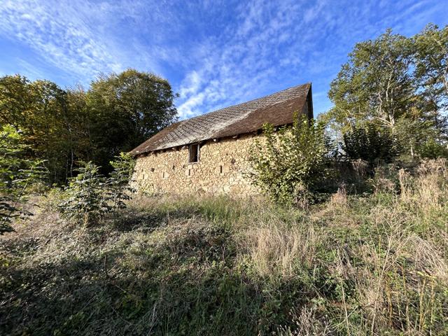 CORREZE Proche Neuvic Grange et terrain de 3000m2. Belle vue !