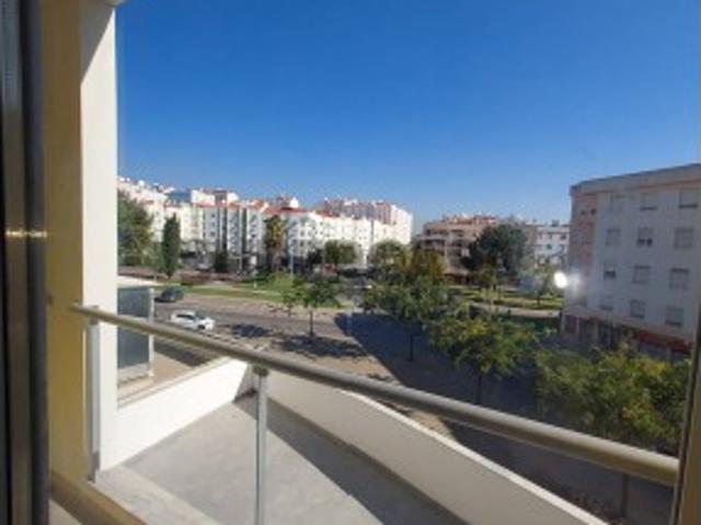 Corroios T2 estrear com parqueamento e arrecadação € 290.000,00