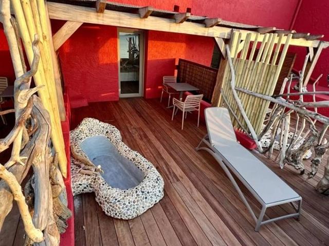 Corse St Florent pied dans l eau studio terrasse vue mer