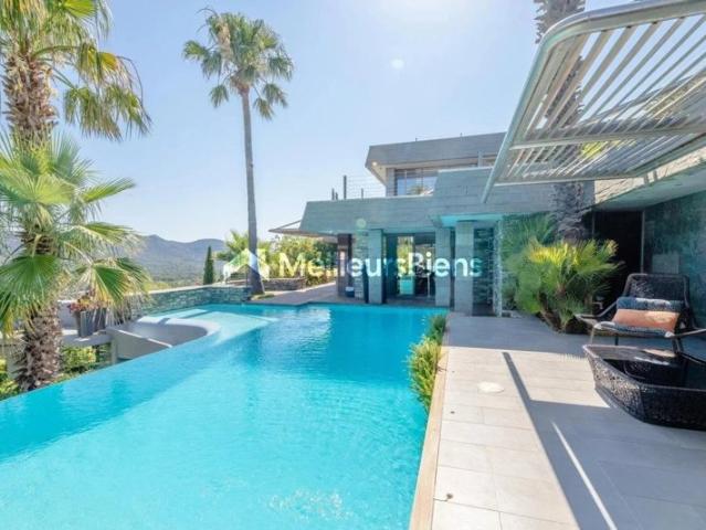 Corse: St Lucie de Porto Vecchio, villa contemporaine d'exception avec vue mer panoramique
