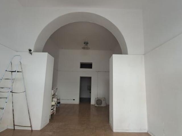 CORSO UMBERTO:BASSO DI 65 MQ +SERVIZI, GIA' LOCATO