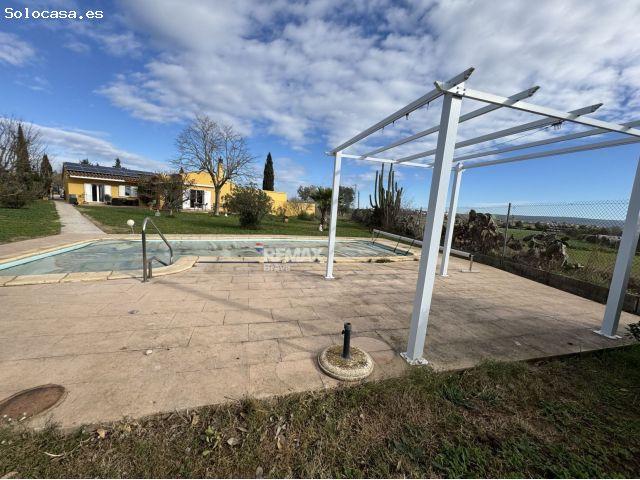 Costa Brava | Albons: Exclusiva finca con piscina, jardín y vivienda independiente para invitados