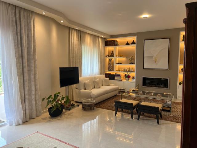 Costa da Guia/ Cascais apartamento T3 a um passo do centro de cascais Refúgio dos Seus Sonhos. Descubra o epítome do luxo e conforto neste magnífico apartamento T3, totalmente remodelado