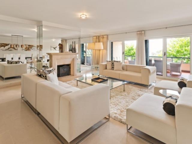 Costa da Guia Totalmente mobilado espaçoso apartamento T3 com vista mar