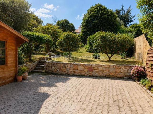 COSTEBELLE BEAU T2 EN REZ DE JARDIN