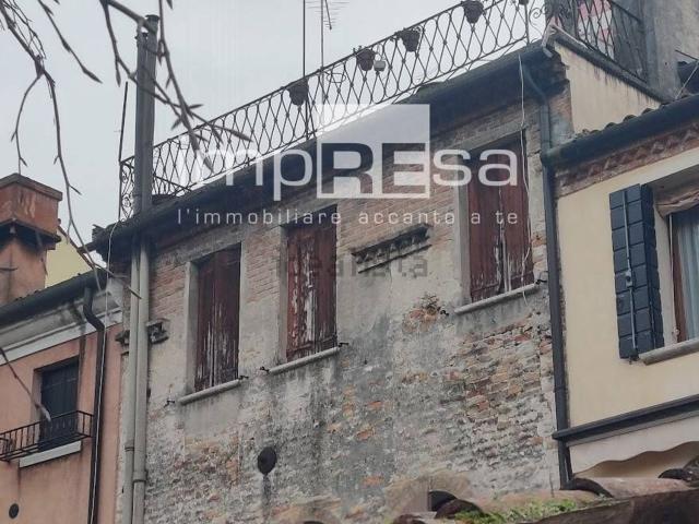 Costruzione in vendita di m² in Vicolo S. Maria dei Battuti