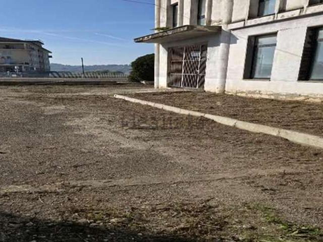 Costruzione in vendita di m² in Contrada Piano Cappelle