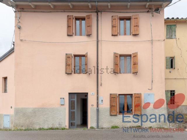 Costruzione in vendita di m² in Località la Piazza, 42