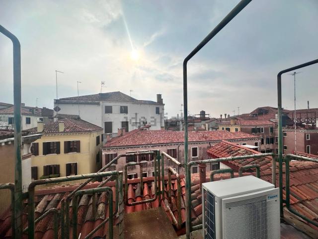 Costruzione in vendita di m² in Strada Nova