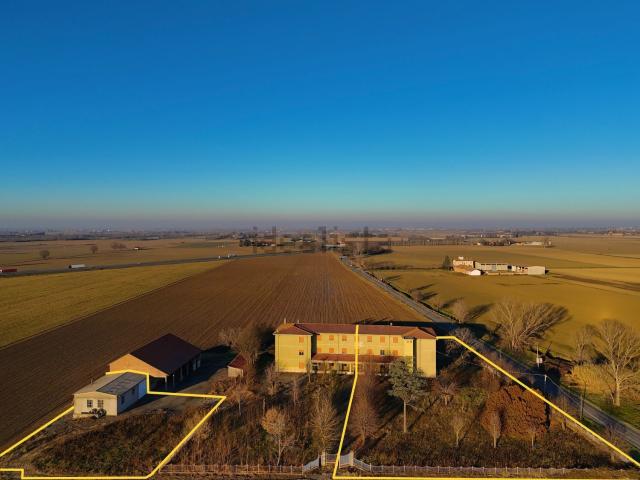 Costruzione in vendita di m² in Strada Provinciale per Castelnuovo Scrivia