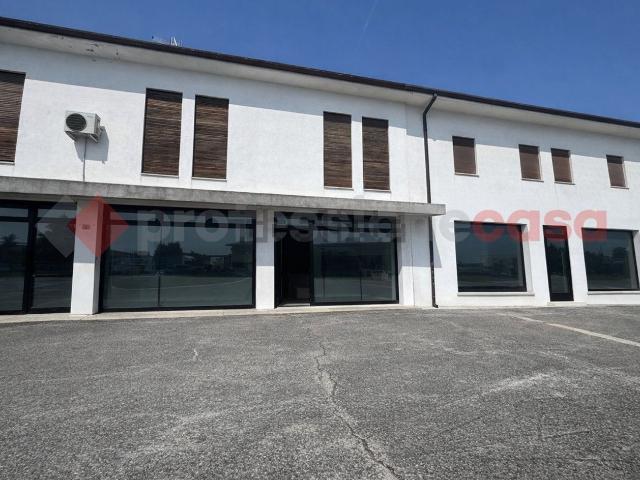 Costruzione in vendita di m² in Strada Statale 16 Adriatica