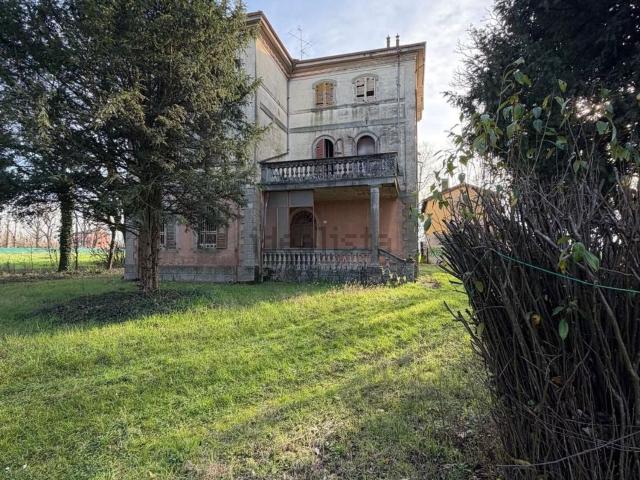 Costruzione in vendita di m² in Strada Vignolese