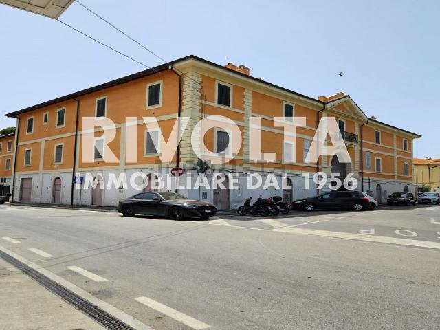 Costruzione in vendita di m² in Piazza Mario Cortesini