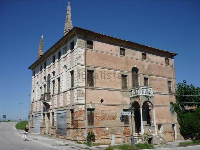 Costruzione in vendita di m² in Piazza Accademia