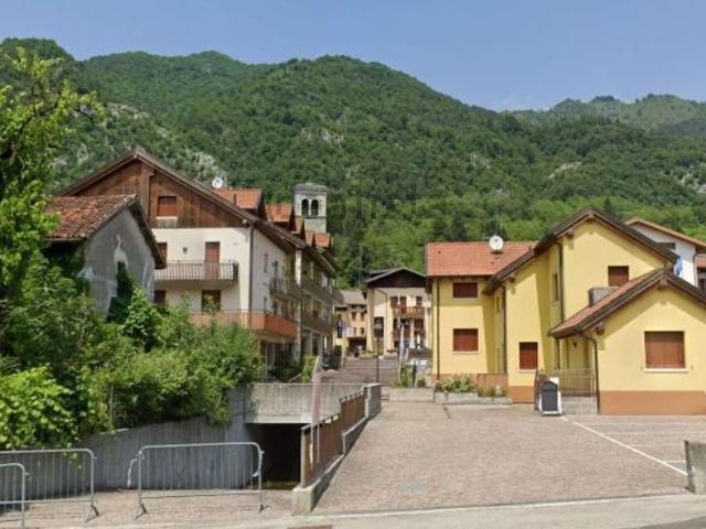 Costruzione in vendita di m² in Piazza Cesare Battisti