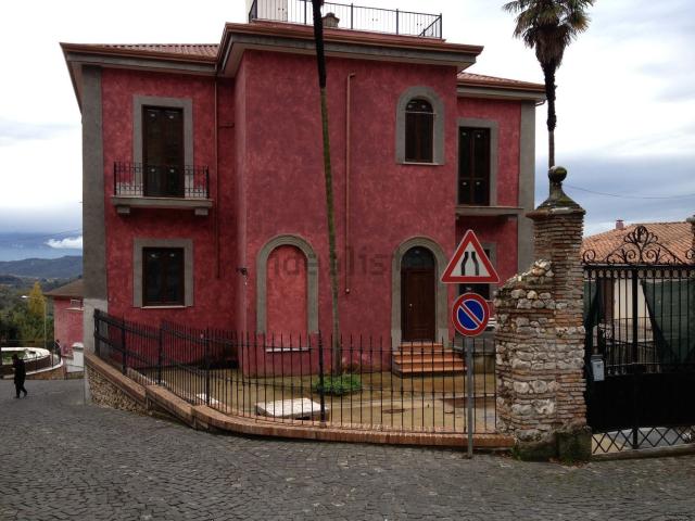 Costruzione in vendita di m² in Piazza Francesco Pais, 4