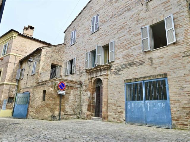 Costruzione in vendita di m² in Piazza Giacomo Leopardi