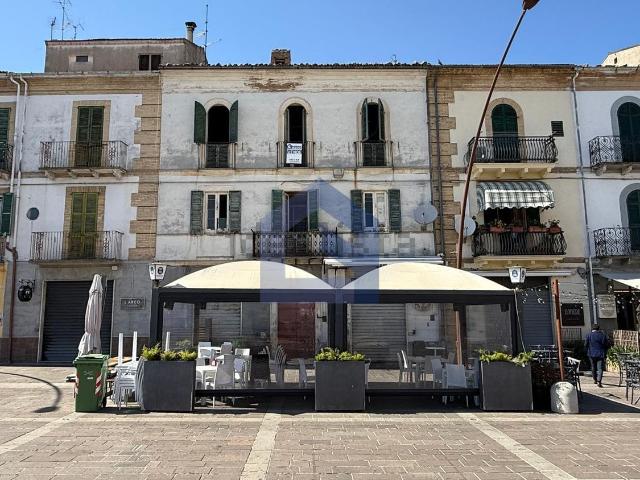 Costruzione in vendita di m² in Piazza Giuseppe Garibaldi, 9
