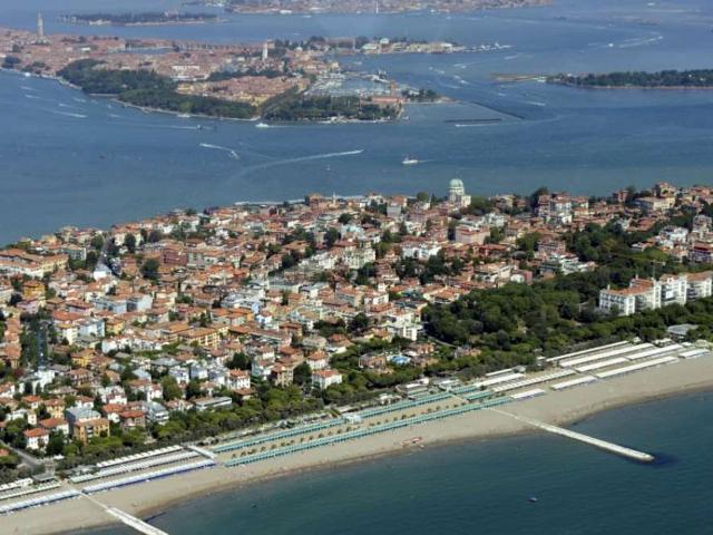 Costruzione in vendita di m² in Via Malamocco