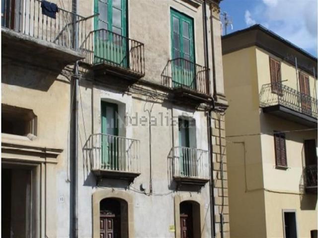 Costruzione in vendita di m² in Via Andrea De Fina