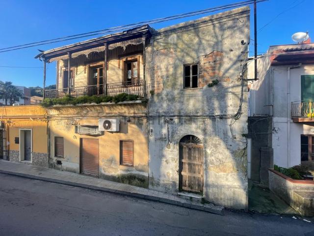 Costruzione in vendita di m² in Via Calabrella, 17