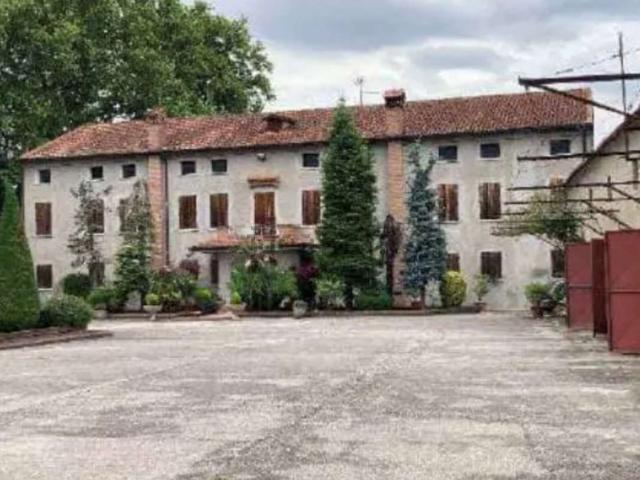 Costruzione in vendita di m² in Via Capitello