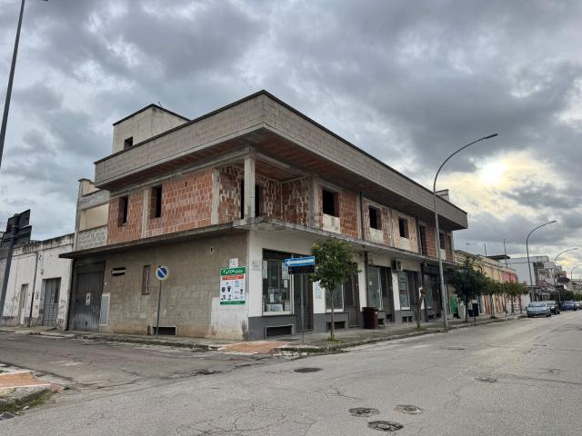 Costruzione in vendita di m² in Via Cellino, 74