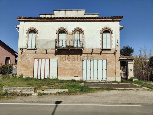 Costruzione in vendita di m² in Via Cesare Battisti, 60