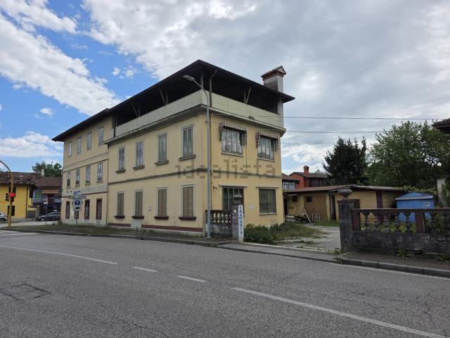 Costruzione in vendita di m² in Via Cividina