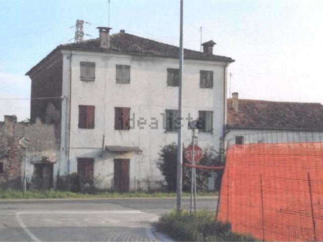 Costruzione in vendita di m² in Via Crearo