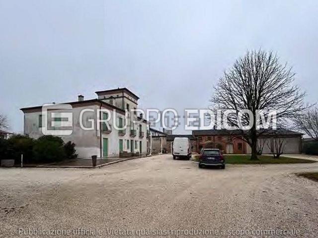 Costruzione in vendita di m² in Via Crosare di Sotto