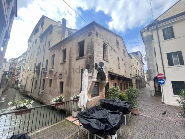 Costruzione in vendita di m² in Via dei Lombardi