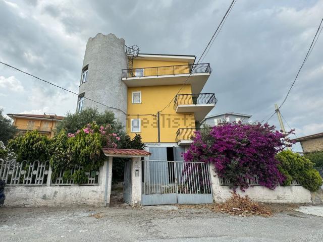 Costruzione in vendita di m² in Via delle Viole, 18