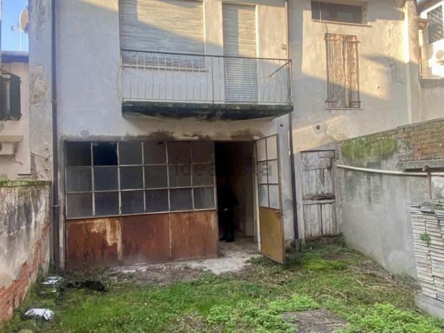 Costruzione in vendita di m² in Via Francesco Maria Preti