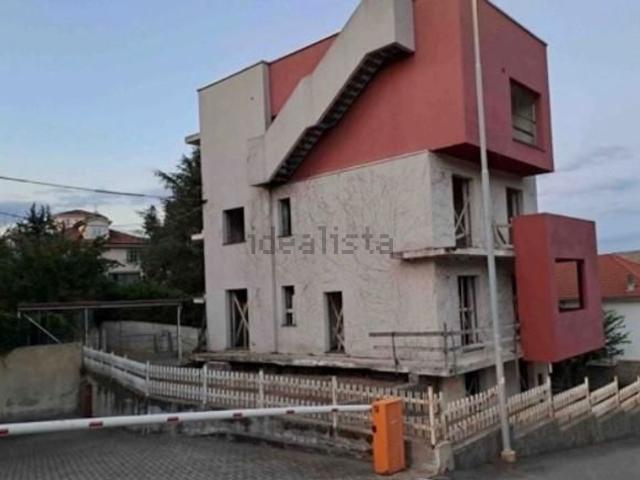 Costruzione in vendita di m² in Via Grandi Pompilio, 41