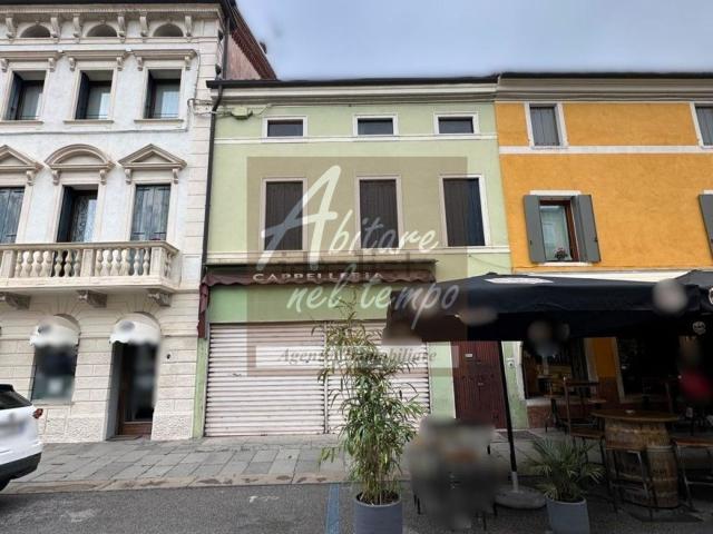 Costruzione in vendita di m² in Via Indipendenza, 39