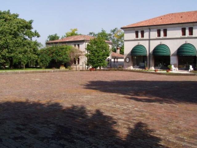 Costruzione in vendita di m² in Via Liona