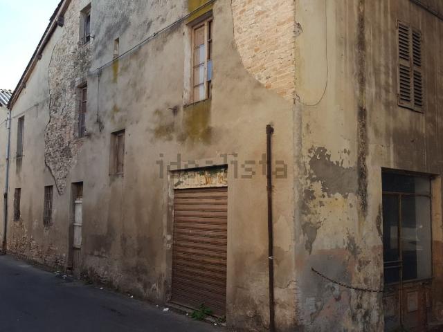 Costruzione in vendita di m² in Via Patrioti