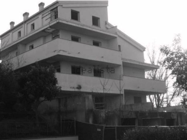 Costruzione in vendita di m² in Via Pino