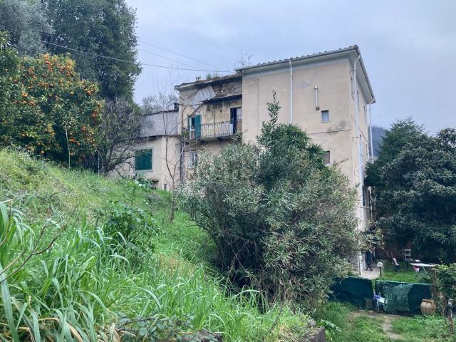 Costruzione in vendita di m² in Via Provinciale Carrara Avenza, 32