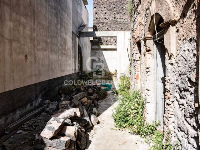 Costruzione in vendita di m² in Via Rasà, 25