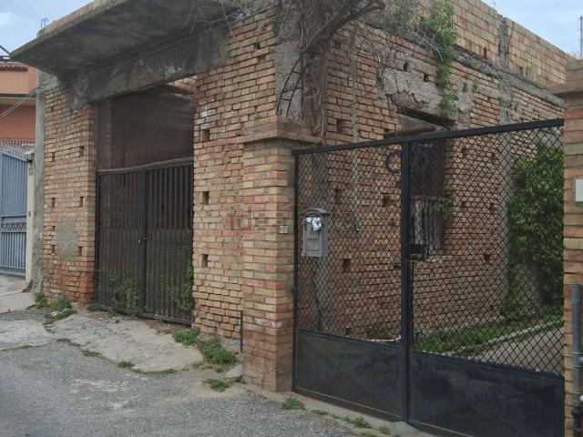 Costruzione in vendita di m² in Via Torrente Zirgone