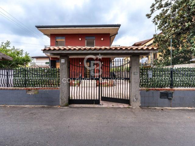 Costruzione in vendita di m² in Via Varese, 12